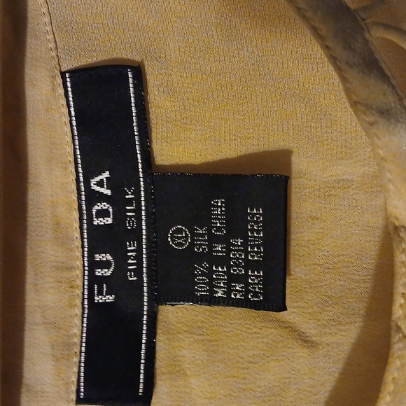 Women's Sleeveless Blouse - Picture 2 of 2